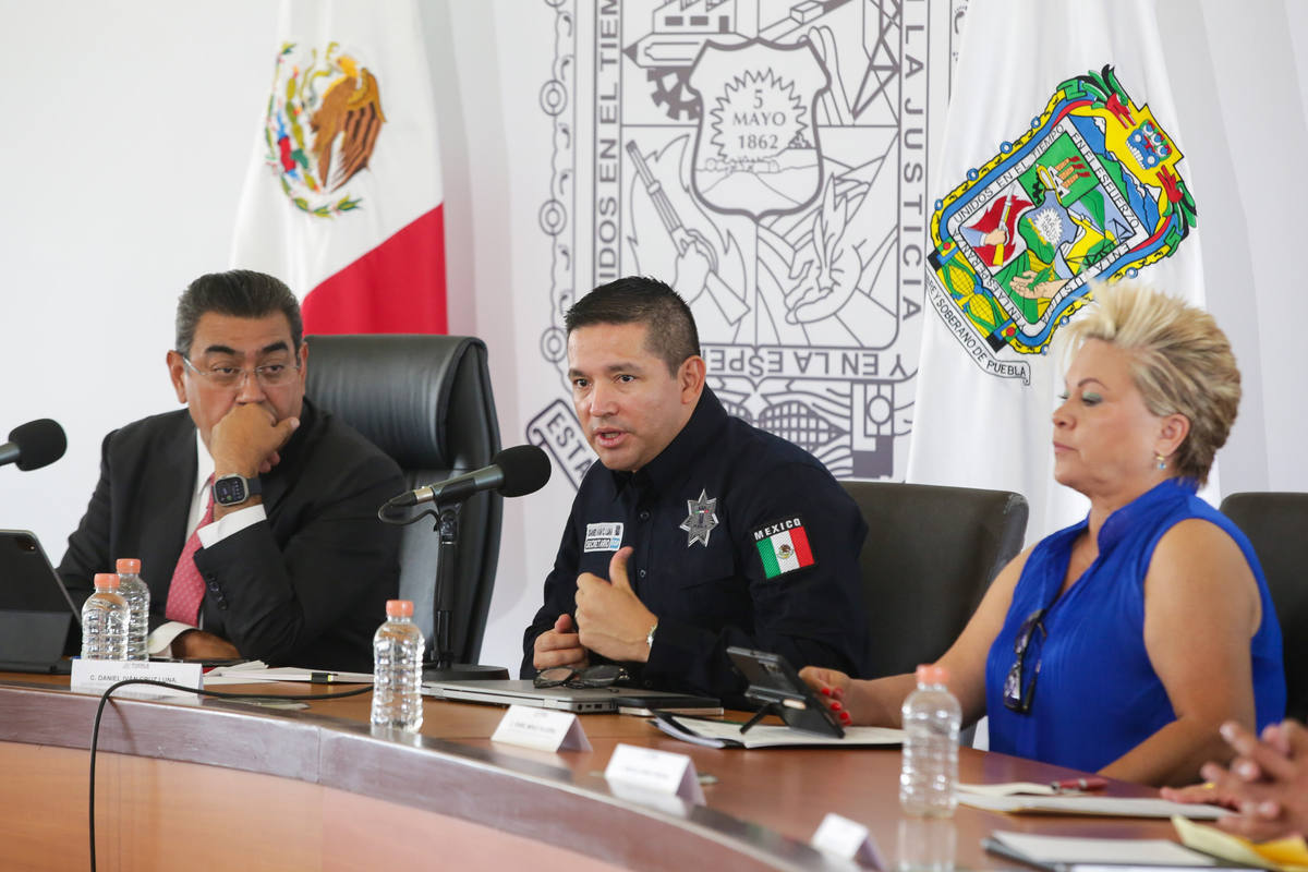 entrega de libros de textos, rueda de prensa matutina
