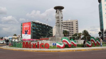 Comienza Colocación De Adornos Patrios En Puebla Capital