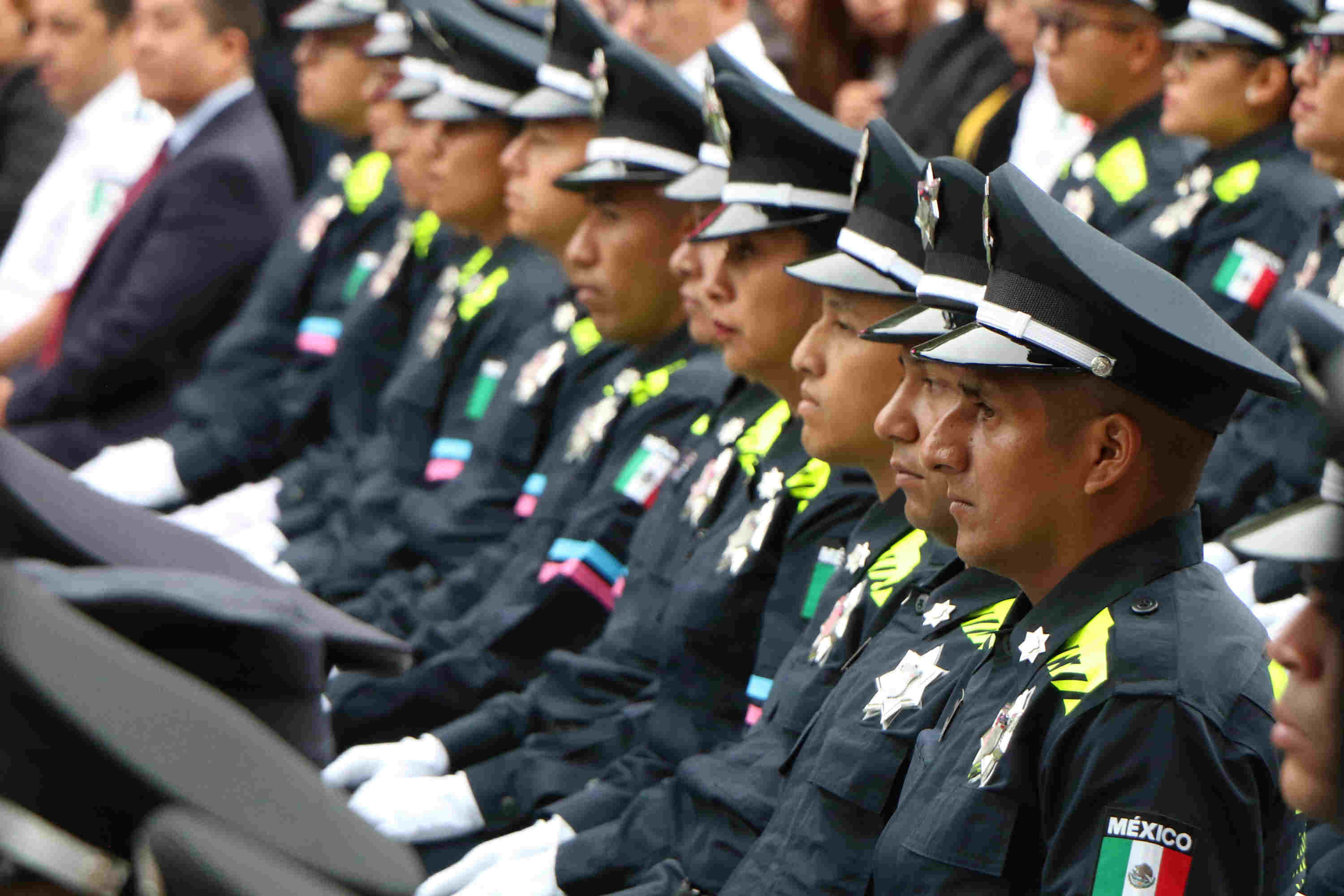 En la graduación de la generación 37 de elementos de seguridad, Rivera Pérez manifestó que en lo que va de su administración se han detenido 800 bandas delictivas