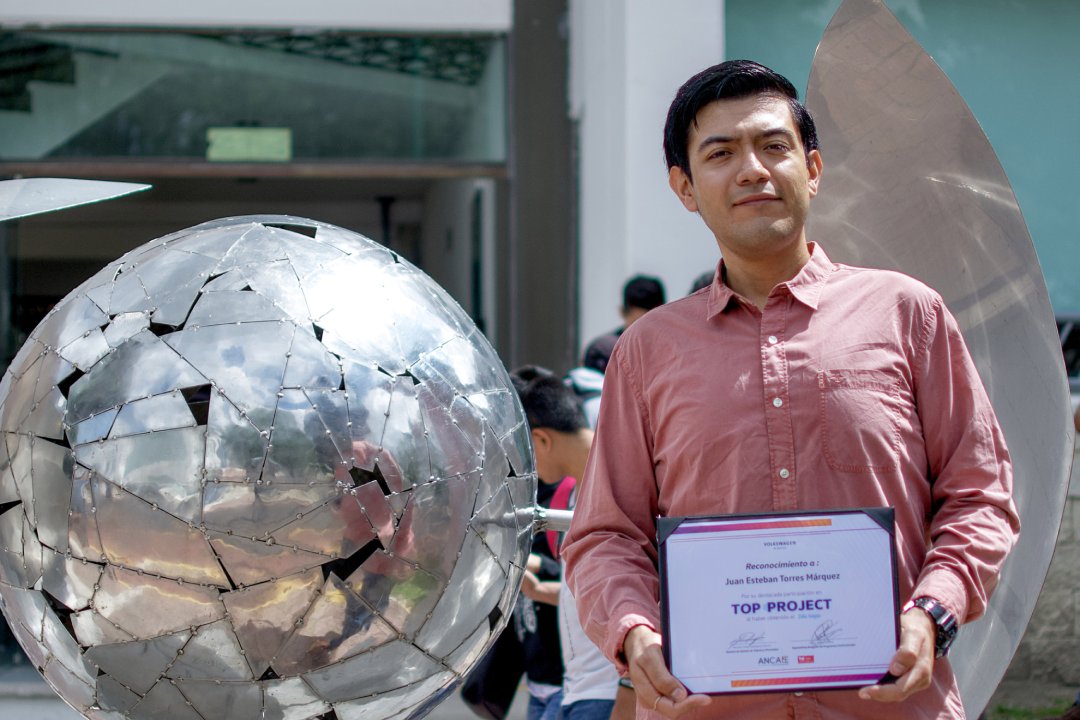 Juan Esteban Torres Márquez, por titularse por promedio (9.3) de la Licenciatura en Ingeniería Mecatrónica, obtuvo el segundo lugar del TOP Project,