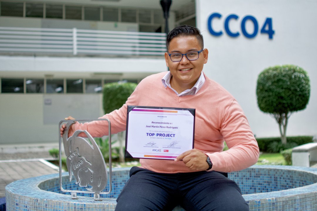 José Martín Pérez Rodríguez, cuarto lugar en el TOP Project, quien se titulará por Examen Ceneval el próximo 23 de agosto, de la Licenciatura en Ciencias de la Computación