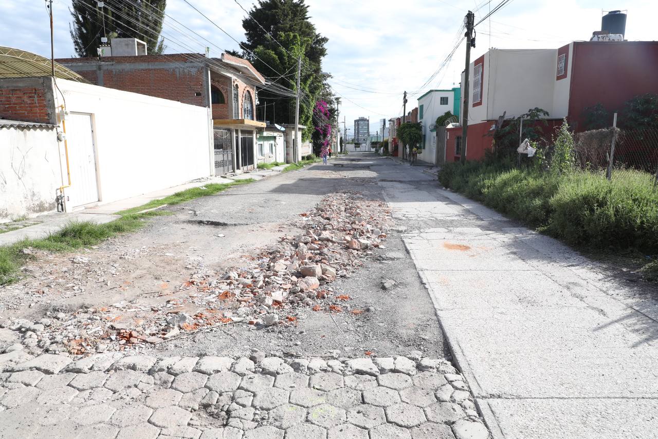 Ambas vialidades serán intervenidos cuatro mil 286 metros cuadrados de superficie; con asfalto, banquetas, guarniciones, rampas y luminarias