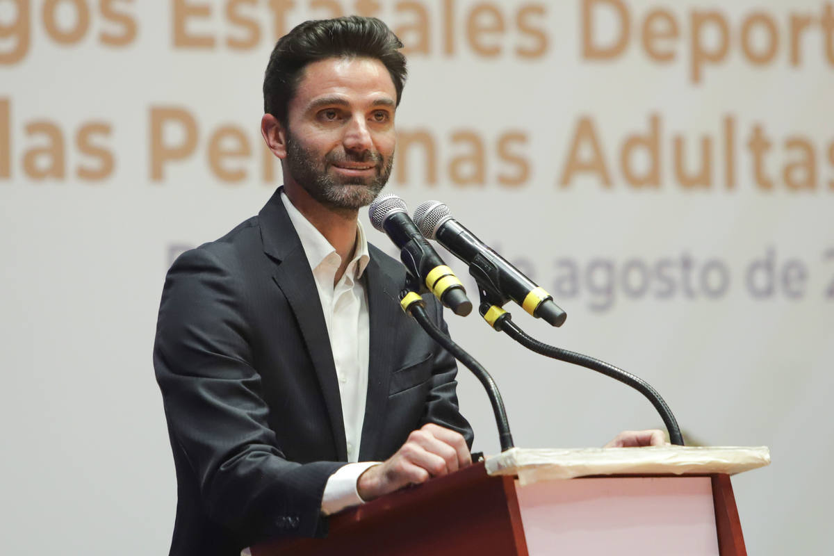 Rodrigo Abdala durante la la inauguración de los juegos Estatales Deportivos y Culturales de las Personas Adultas Mayores de la BUAP