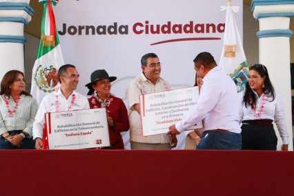 Acciones solidarias en Puebla: Gobernador Salomón encabeza entrega de aparatos y anuncia proyecto vial