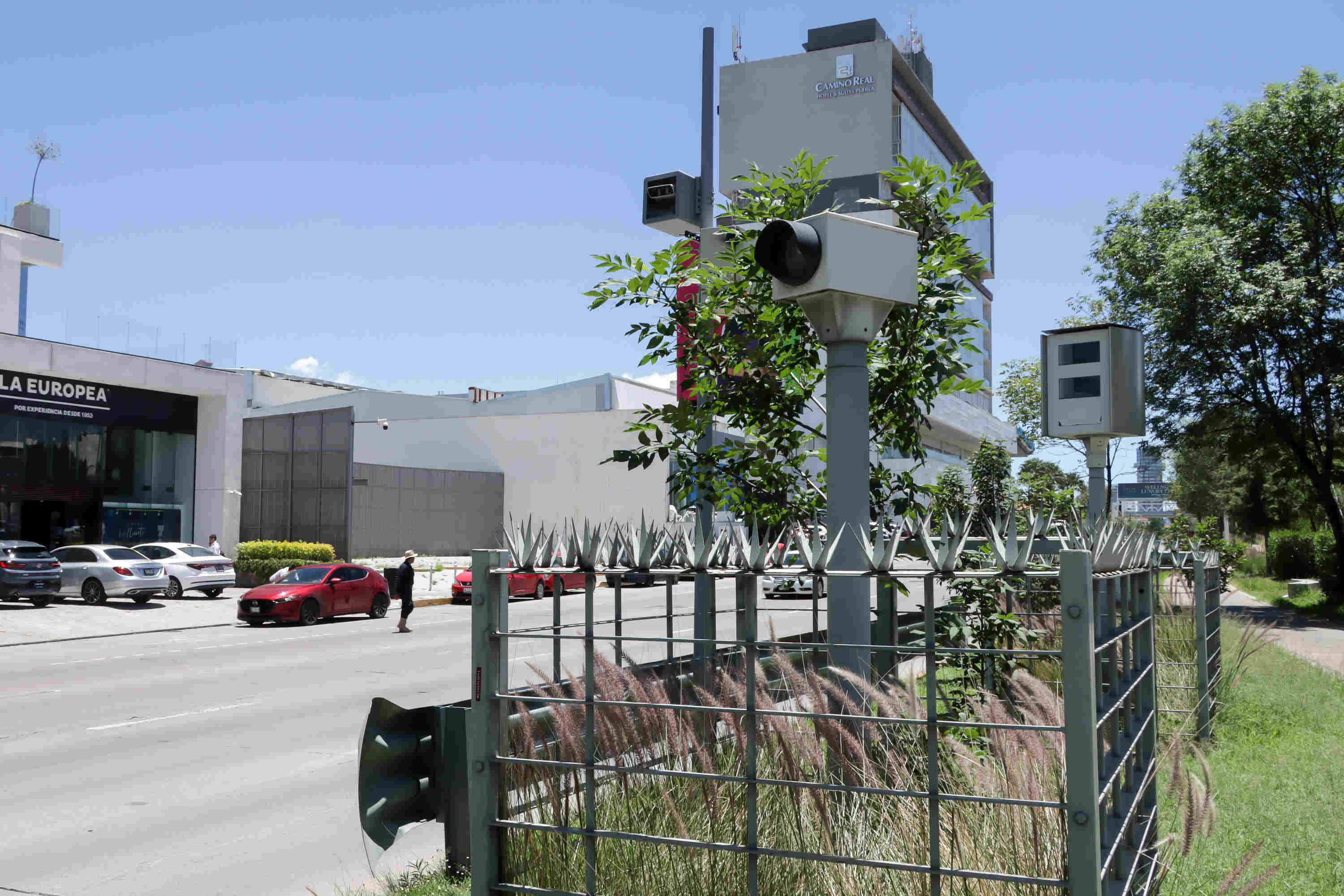 Ayuntamiento de San Andrés Cholula informó que a partir de este miércoles iniciarán las sanciones económicas a los automovilistas que rebasen los 60 kilómetros por hora en la vialidad de Bulevar Los Reyes