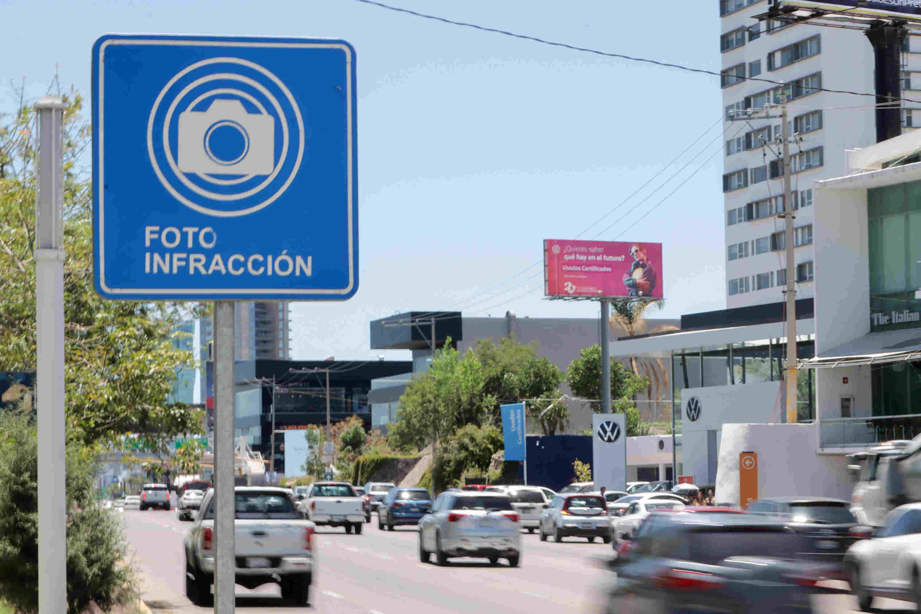 Dos días después de que Tlatehui dijo que se frenaban fotomultas en Lomas, ahora dijo que ya empiezan