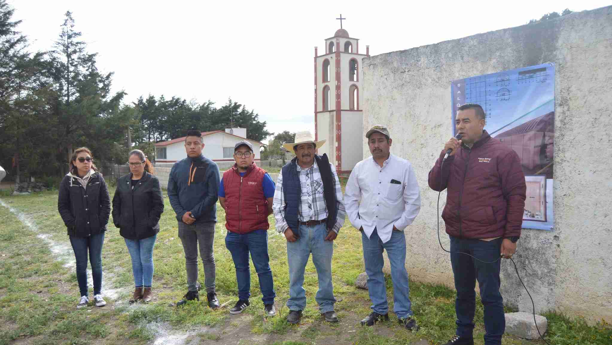 El presidente municipal Isaac Rodríguez Ochoa lideró la ceremonia de inicio de la construcción de un salón de usos múltiples
