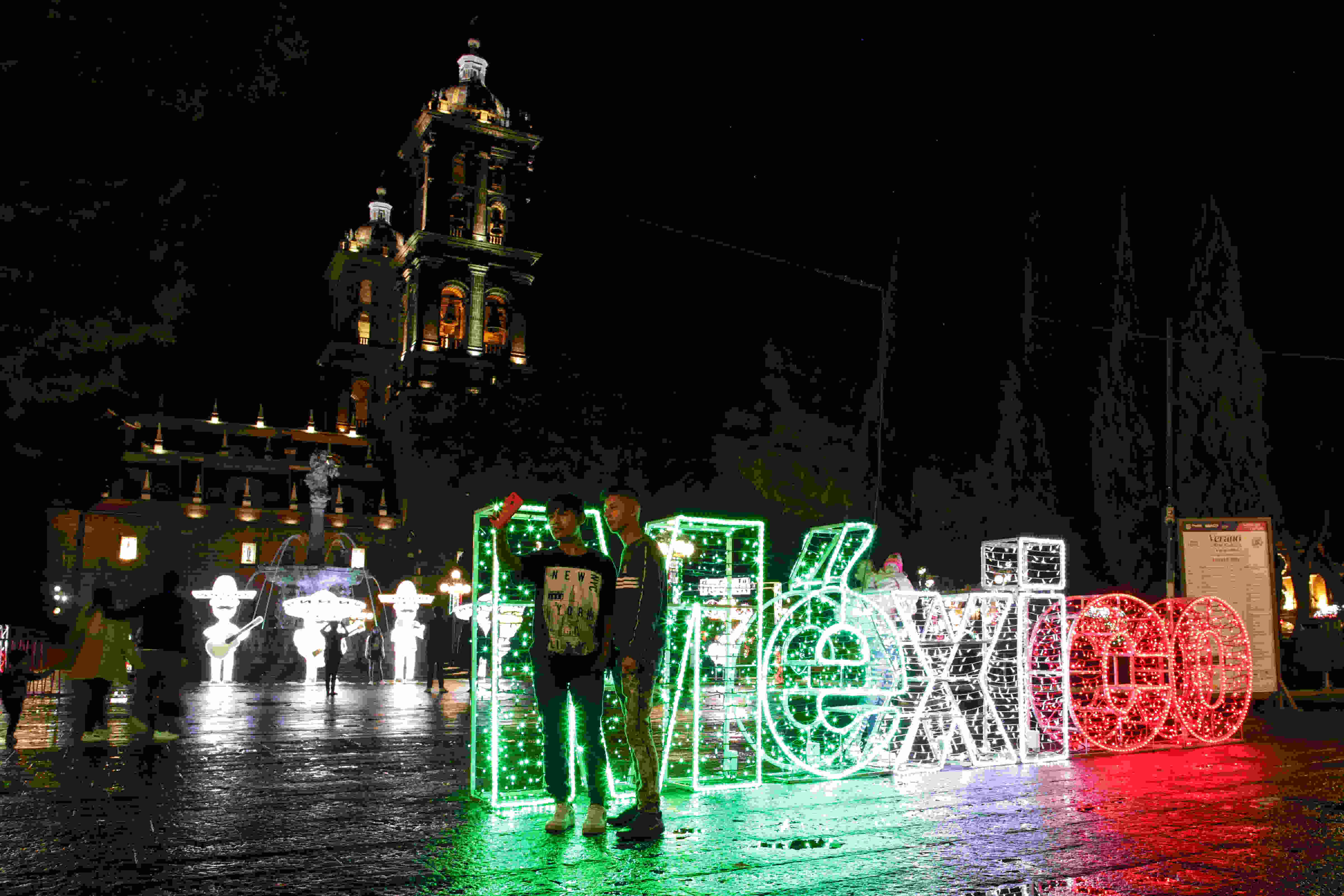 Eduardo Rivera presentó las actividades que se llevarán en el zócalo de la capital poblana del 14 al 17 de septiembre, donde se darán cita mariachis, orquestas y bailables con temática patria