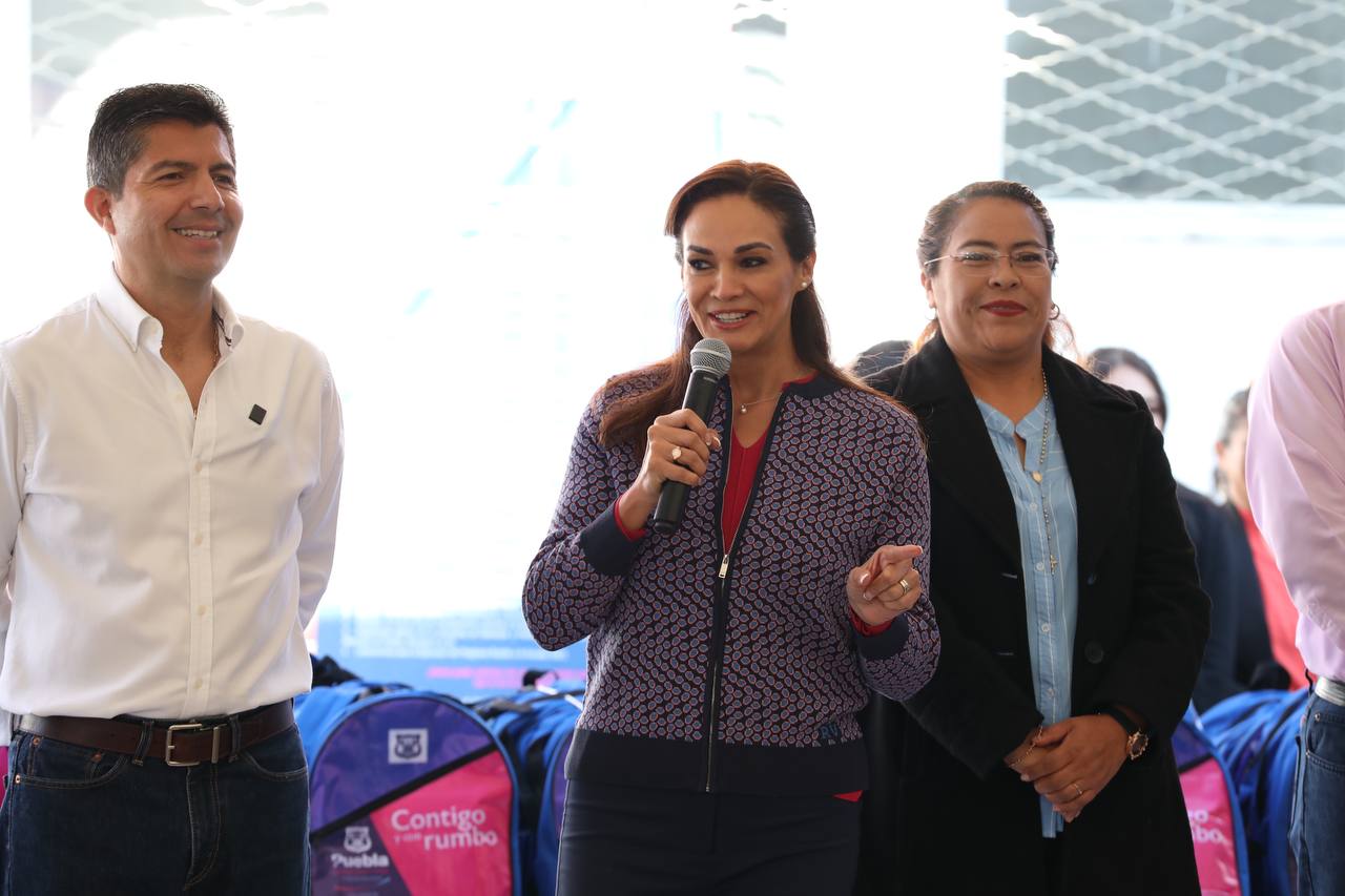 Entrega de útiles escolares