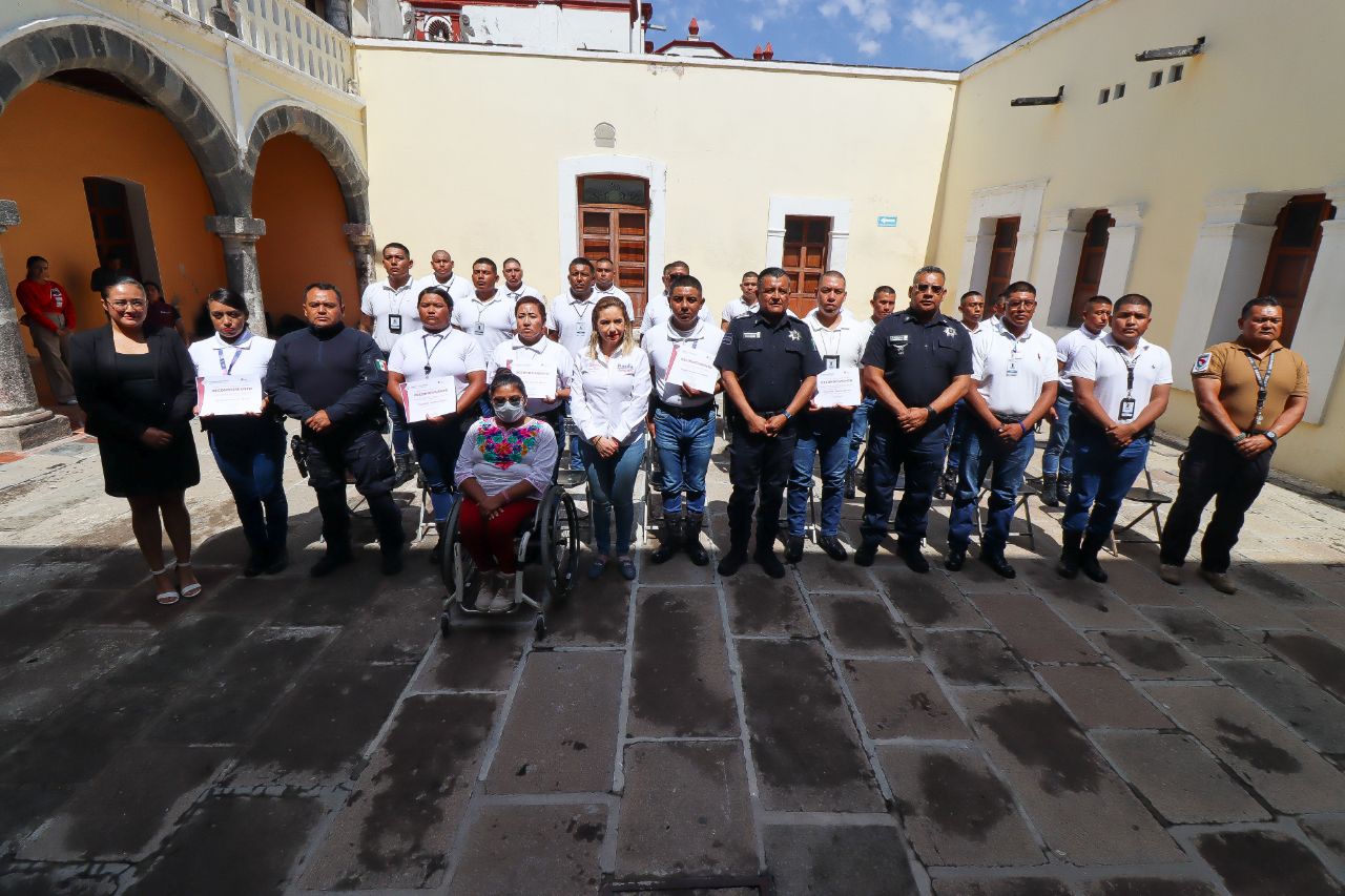 San Pedro Cholula marca un precedente en Puebla al capacitar a sus policías en Lengua de Señas Mexicana, un paso valiente hacia la inclusión y la accesibilidad en la seguridad ciudadana.