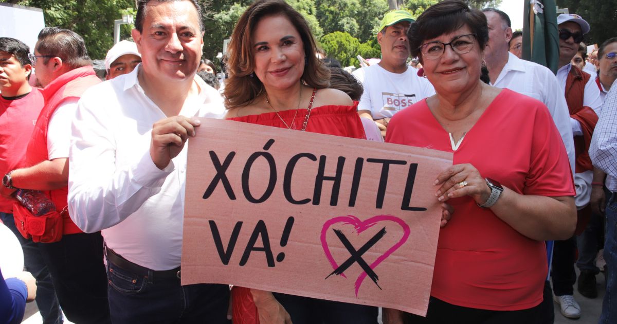 En la explanada del Parque Benito Juárez simpatizantes de Xóchitl Gálvez en Puebla se reunieron para expresar su apoyo a la representante del Frente Amplio Por México.