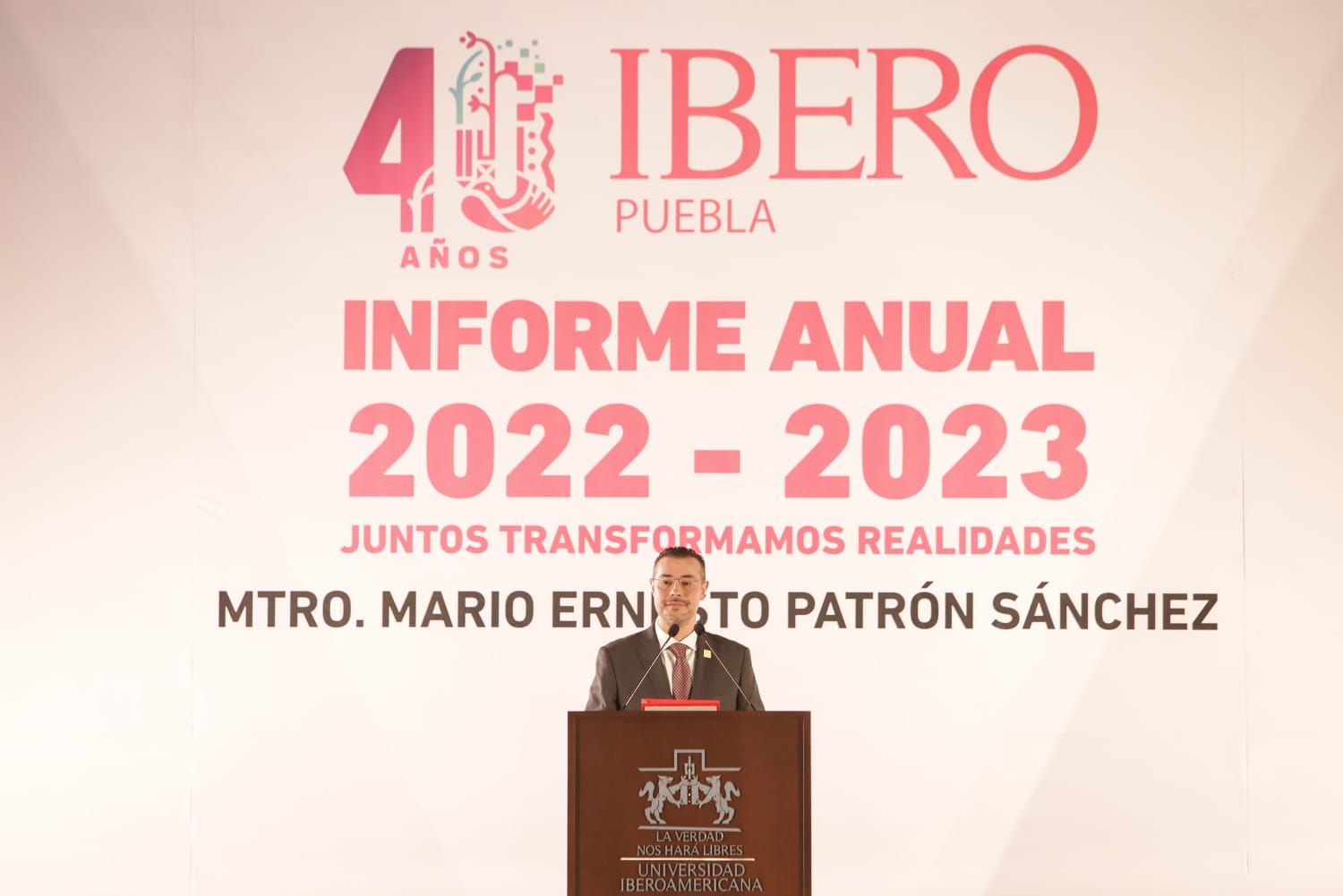 El rector de la IBERO Puebla, Ernesto Patrón Sánchez, presentó su informe al frente de la institución de educación privada