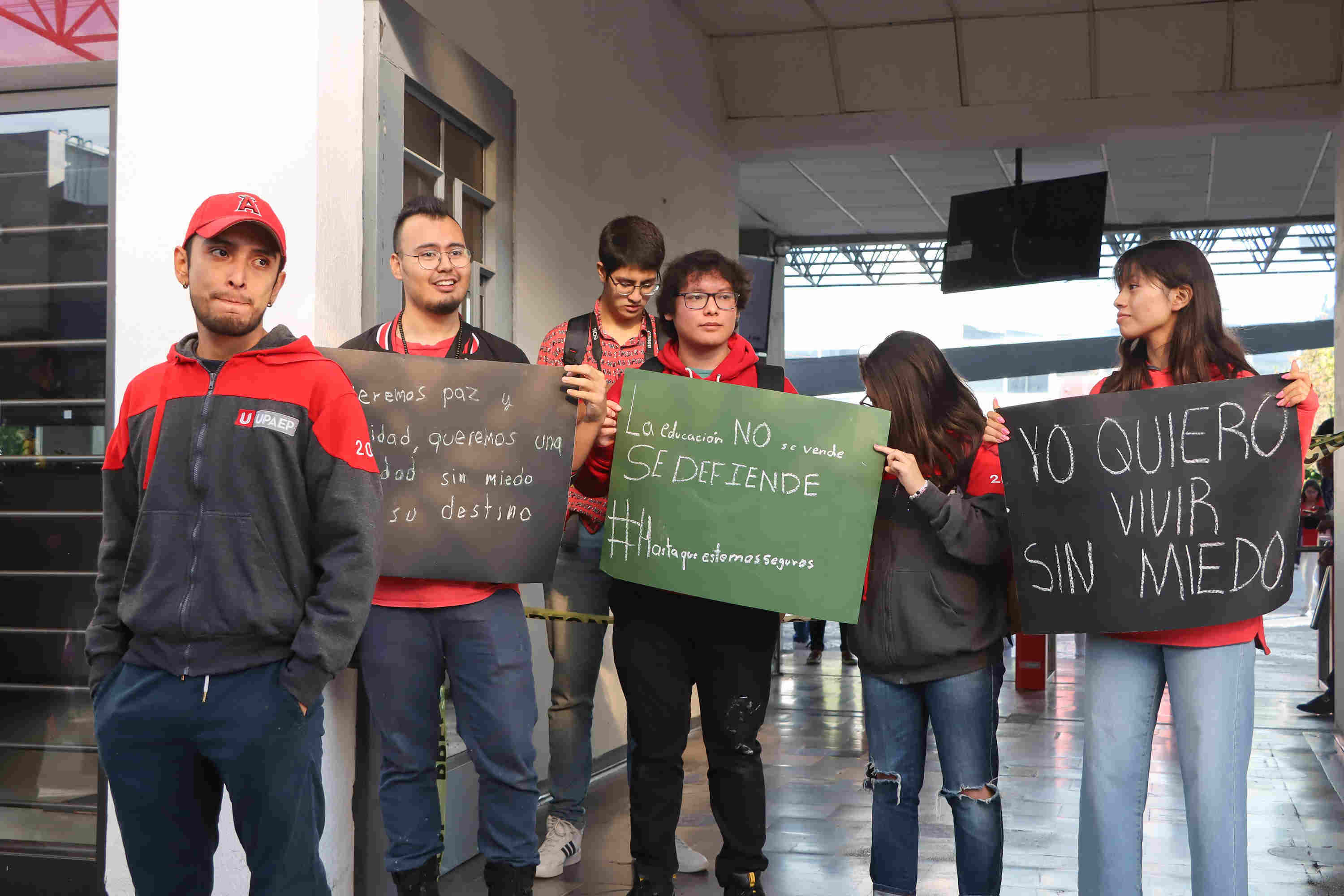 Alumnos de UPAEP protestan por asaltos en el Barrio de Santiago, exigen mayor seguridad