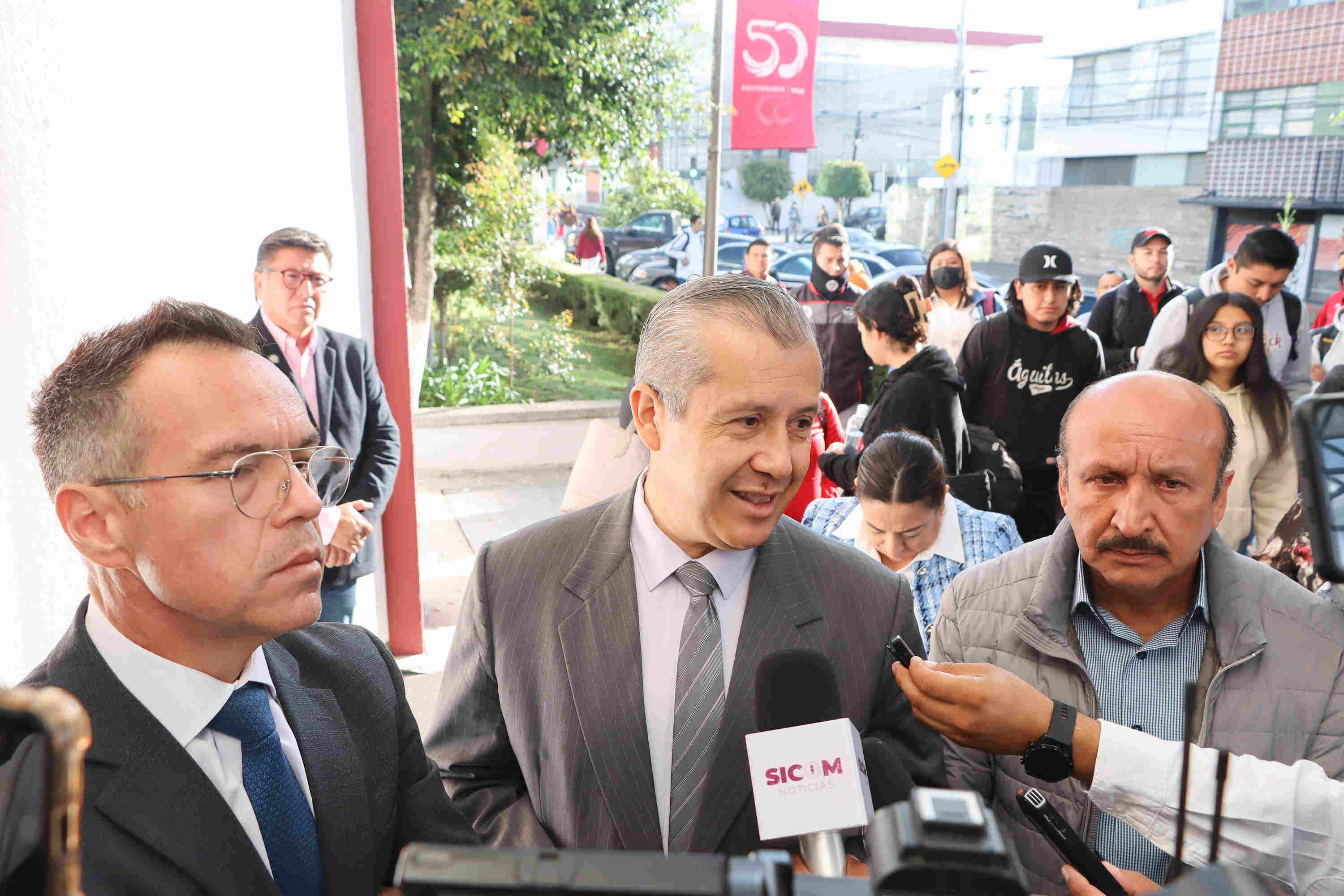 Estudiantes de la Universidad Popular Autónoma de Puebla (UPAEP) realizaron un paro de actividades en el plantel Santiago.