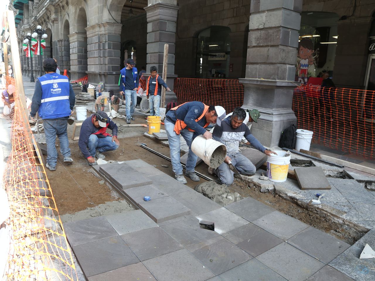 Instalación de tres nuevas fuentes frente a Palacio Municipal