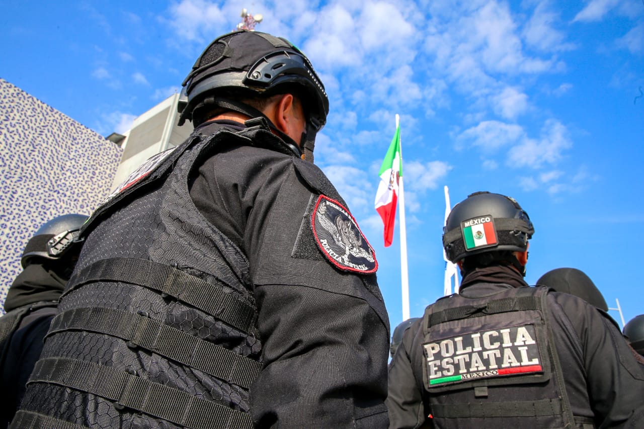 Se entregaron estímulos y ascensos a policías estatales por acciones relevantes en el cumplimiento de su deber