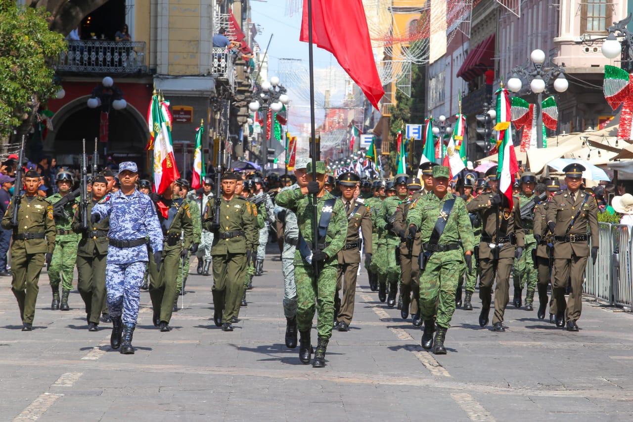 En Puebla se llevó a cabo el desfile cívico militar con la presencia de Sergio Salomón Céspedes