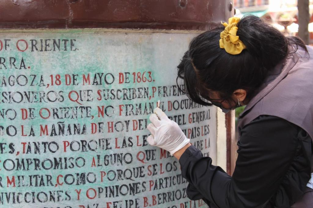 Ayuntamiento de Puebla continúa el mantenimiento preventivo de monumentos del Zócalo
