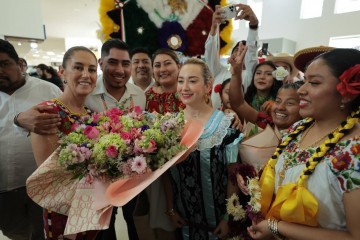 Claudia Sheinbaum es recibida con entusiasmo en Oaxaca