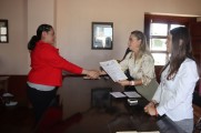 Paola Angon y María de la Barreda entregan de certificados a egresados de CECADE Cholula