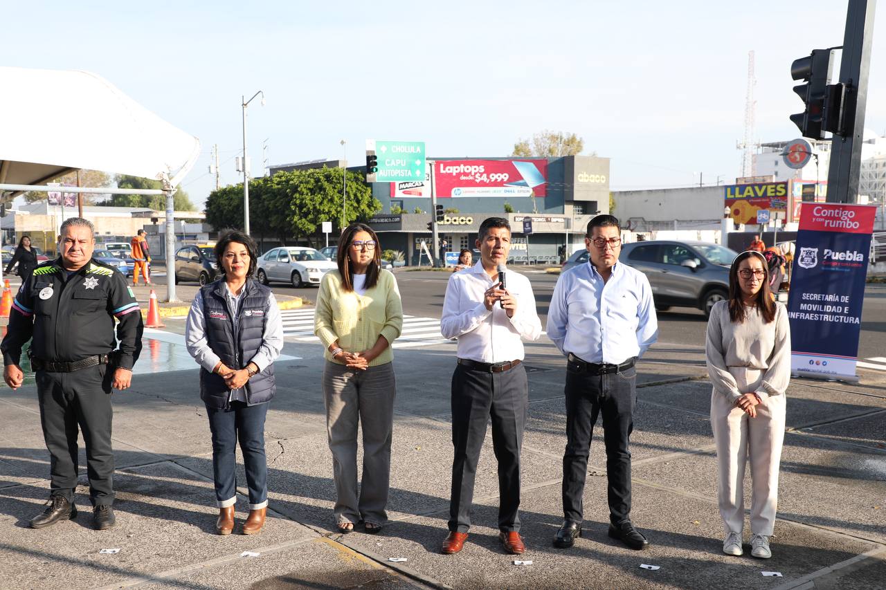 A la entrega de estas acciones también asistieron los diputados Genoveva Huerta y Nestor Camarillo, legisladores federal y local