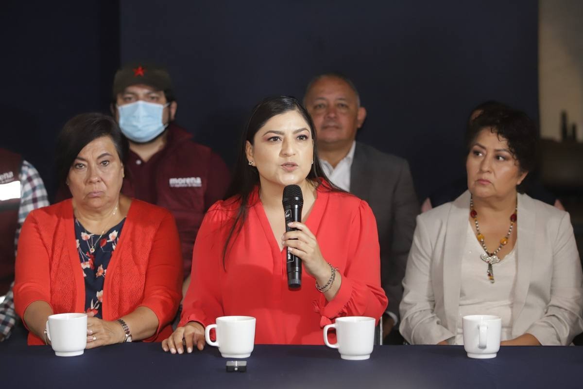 Mencionó que ella sufrió de ataques mediáticos debido a que el exgobernador, Miguel Barbosa, ordenó una persecución derivada de que Claudia Rivera se negó a entregarle la seguridad de los poblanos.