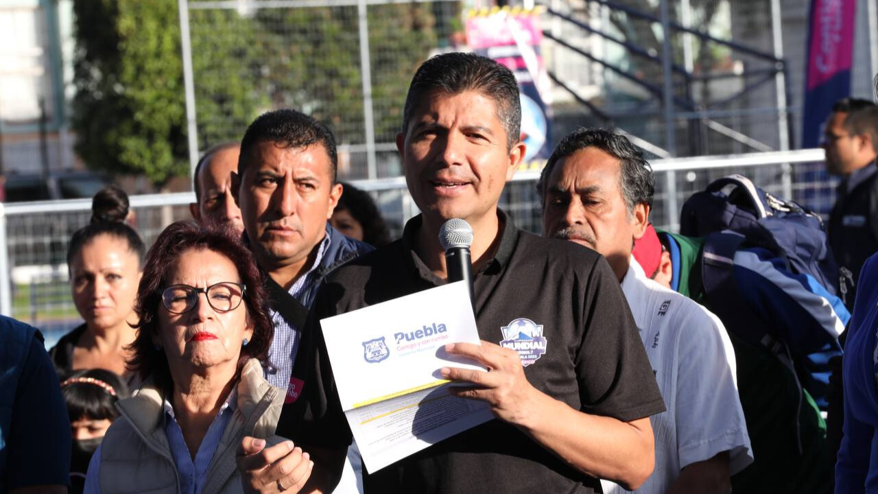 Entrega ayuntamiento de Puebla rehabilitación del complejo deportivo Las Hadas