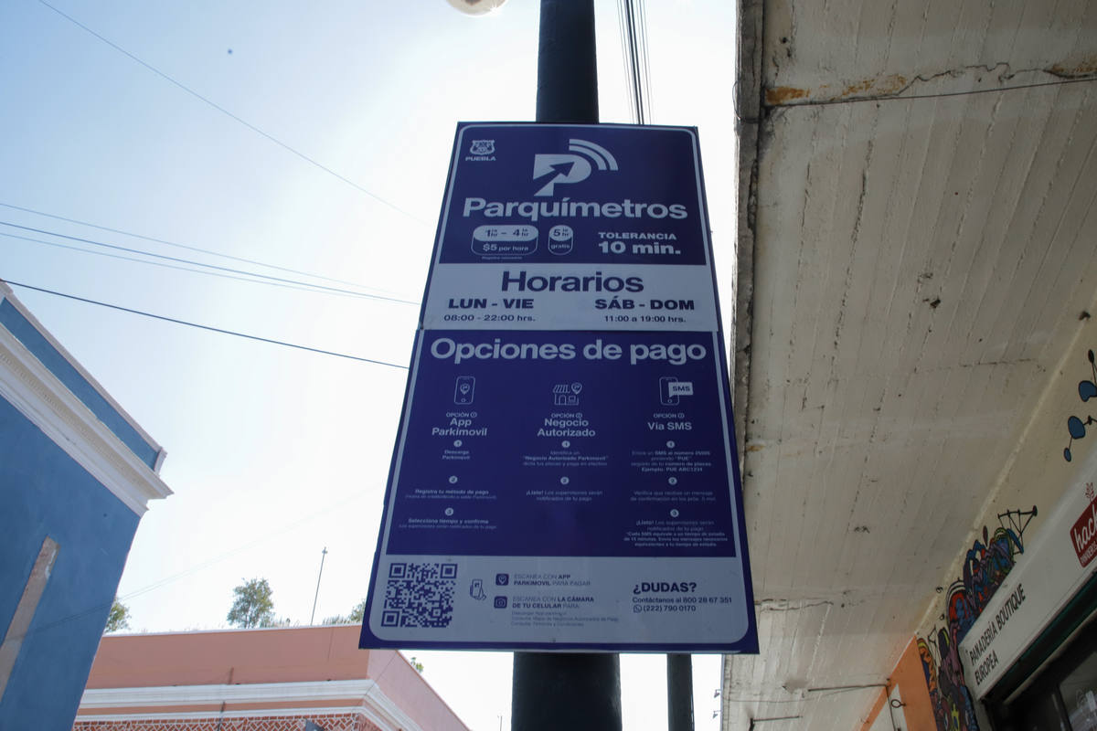 El gobierno municipal que encabeza Eduardo Rivera Pérez planea cobrar cinco pesos por hora o fracción para el uso de los parquímetros