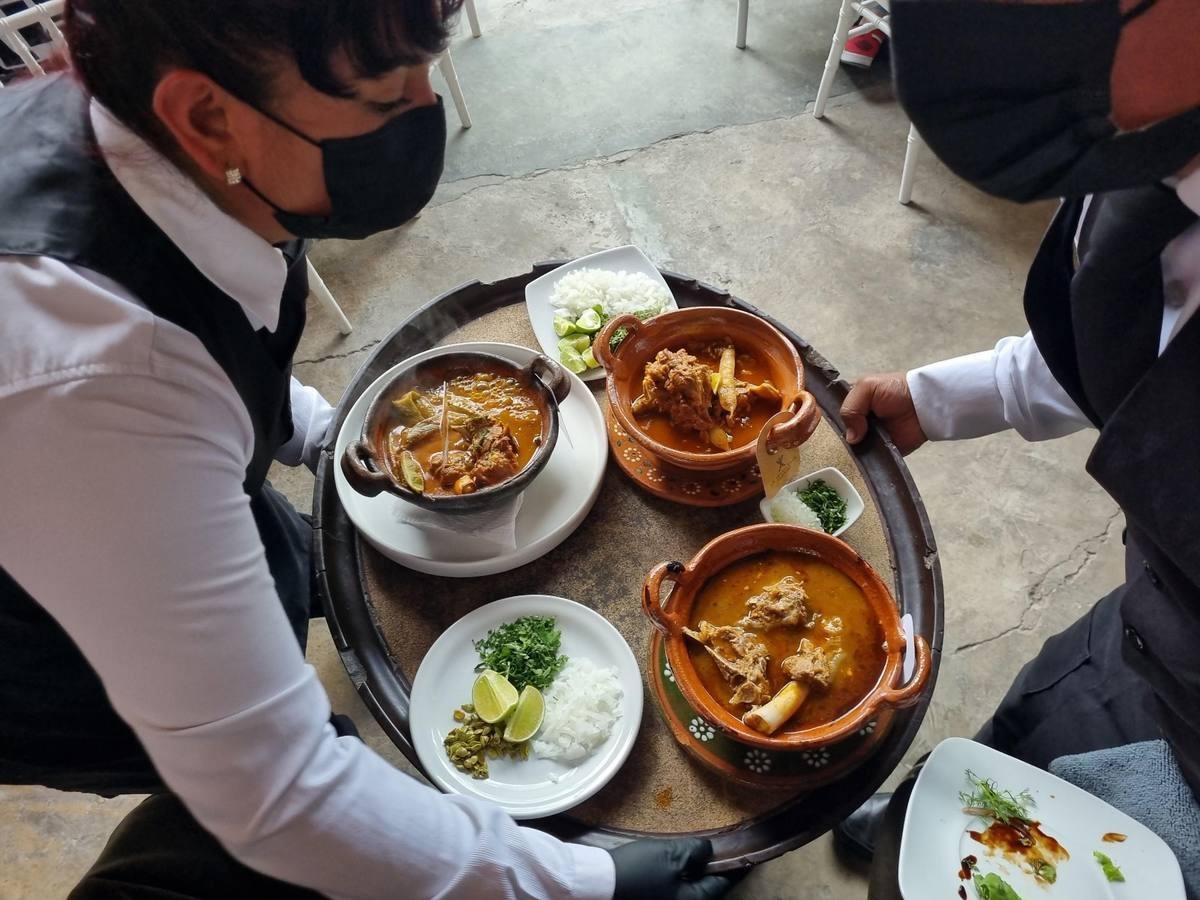 Cerca de 35 restaurantes de la ciudad de Puebla venderán mole de caderas