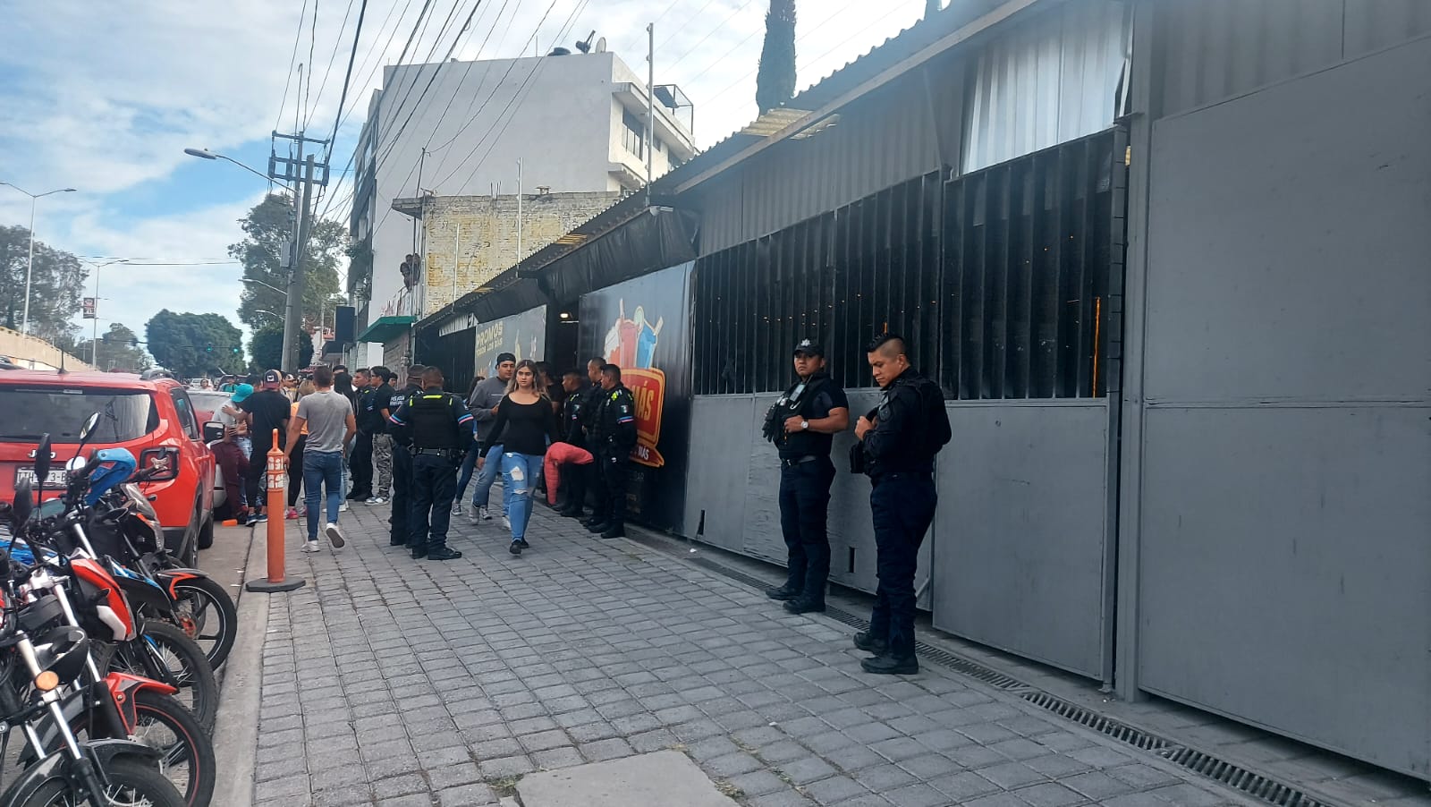 Elementos de la Secretaría de Seguridad Ciudadana acudieron al inmueble para poder frenar la riña