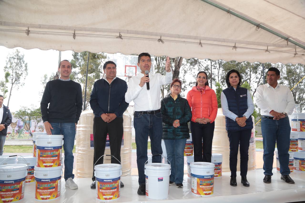 Se entregaron  370 cubetas de pintura vinílica con un valor de 769 mil pesos 