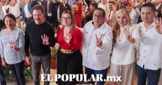 Nacho Mier levanta la mano de Julieta Vences para el Senado