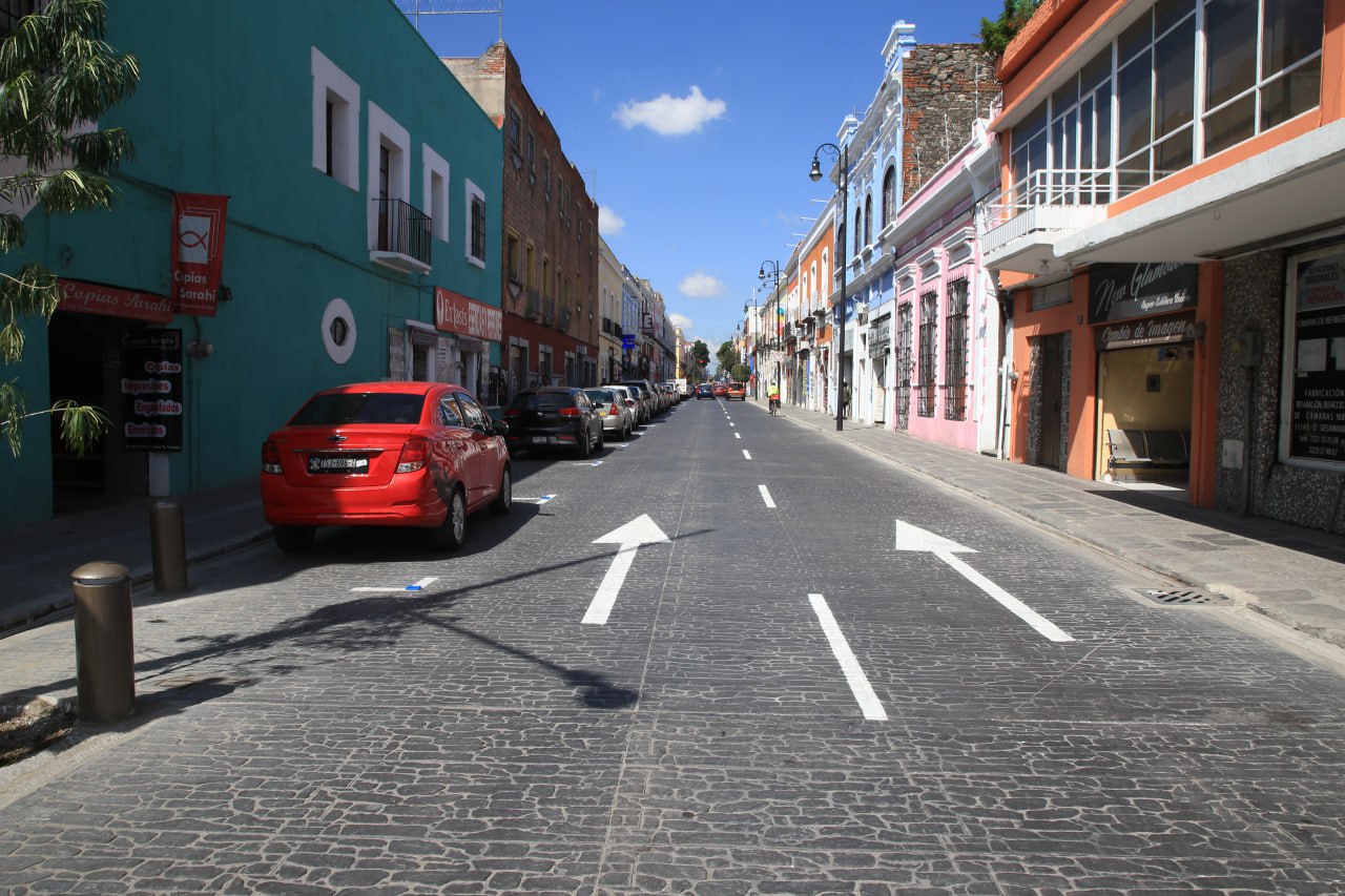 Se construyeron tres mil 400 metros cuadrados de banquetas
