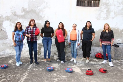 Aprendizaje de técnicas de protección en el taller 'Escudo Violeta'