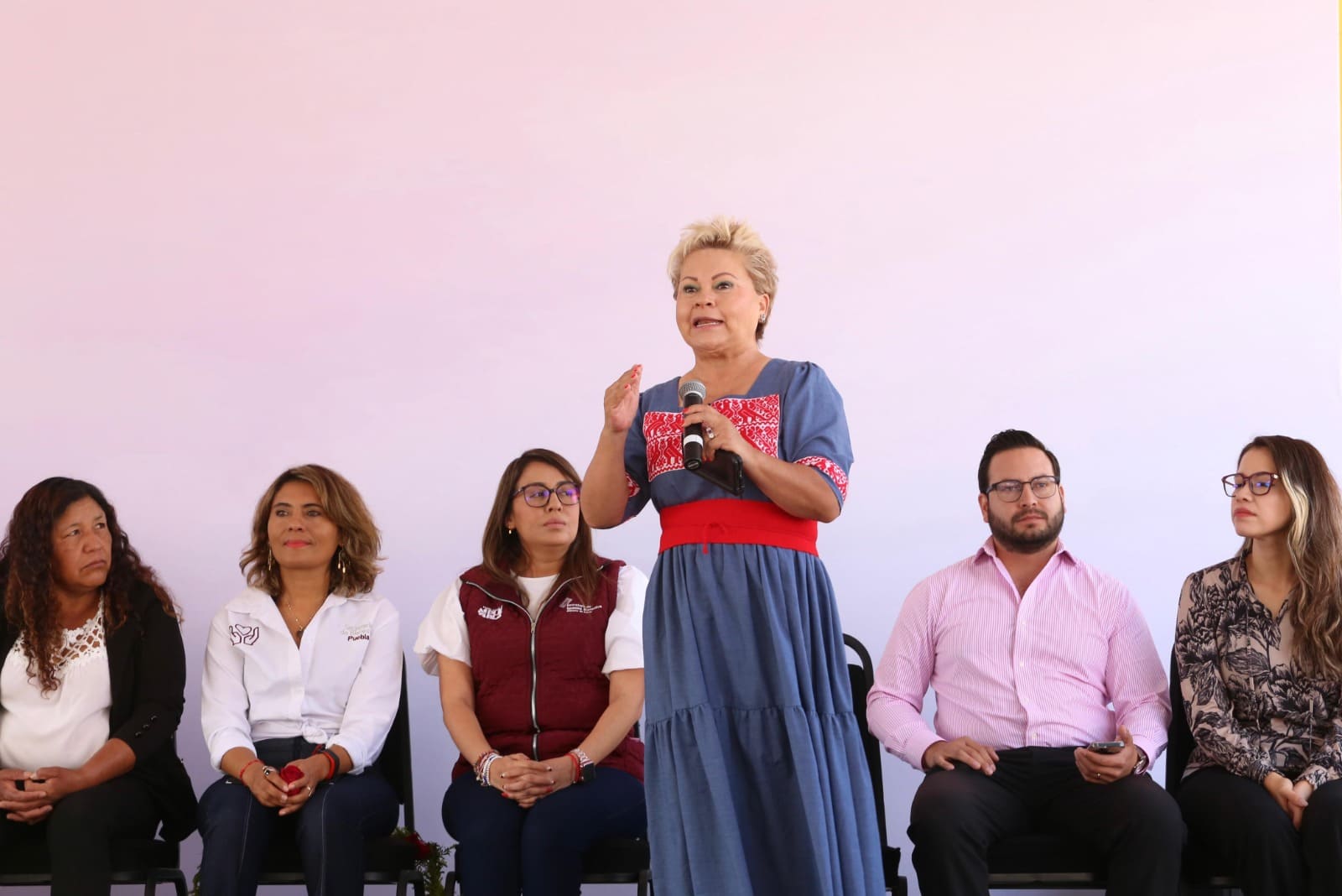  fueron otorgados servicios de consultas general y dental, detección de diabetes y VIH, vacunación contra influenza y Papanicolau