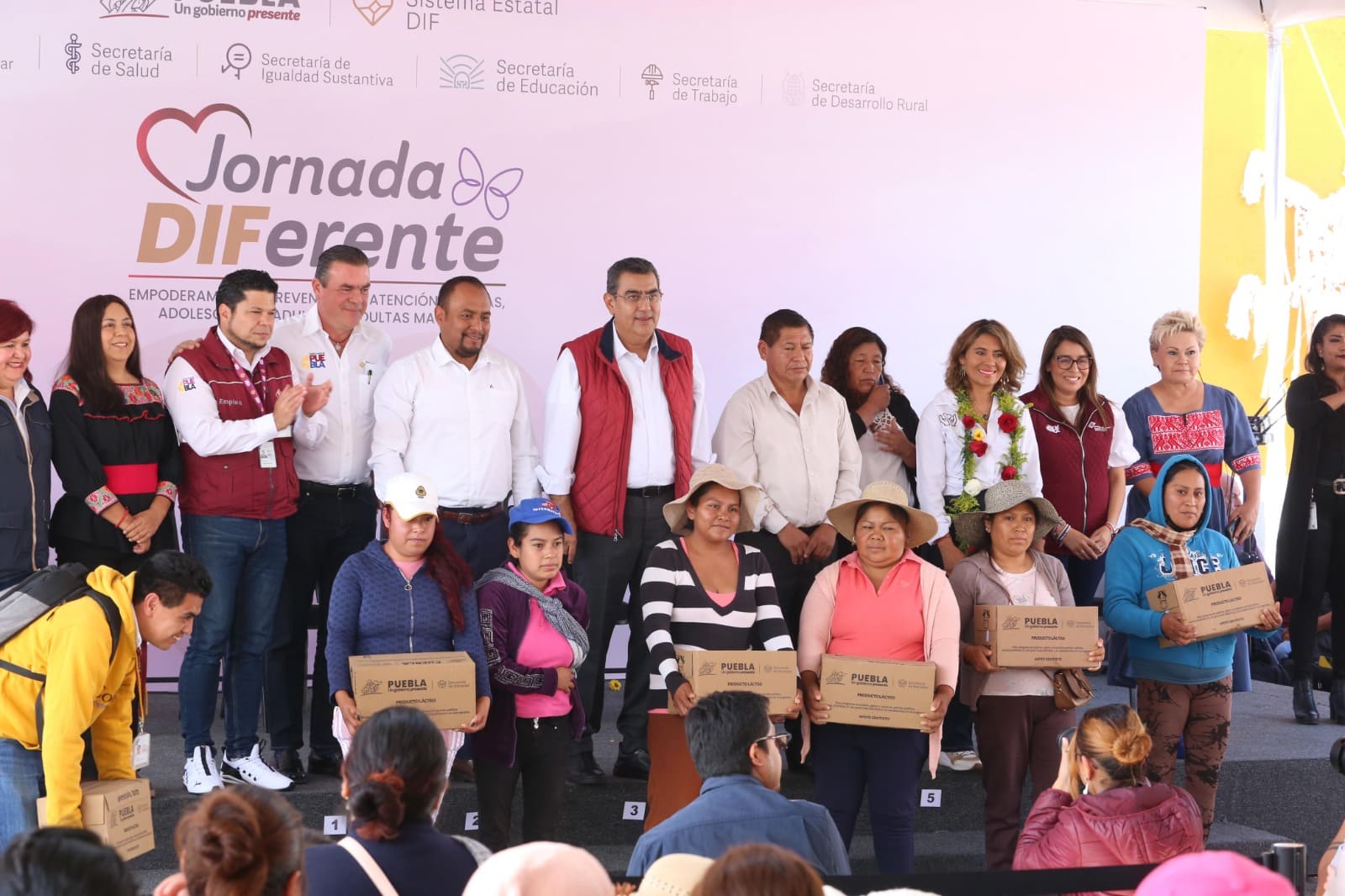 Consolida Gobierno de Puebla asistencia social en Juntas Auxiliares: Sergio Salomón