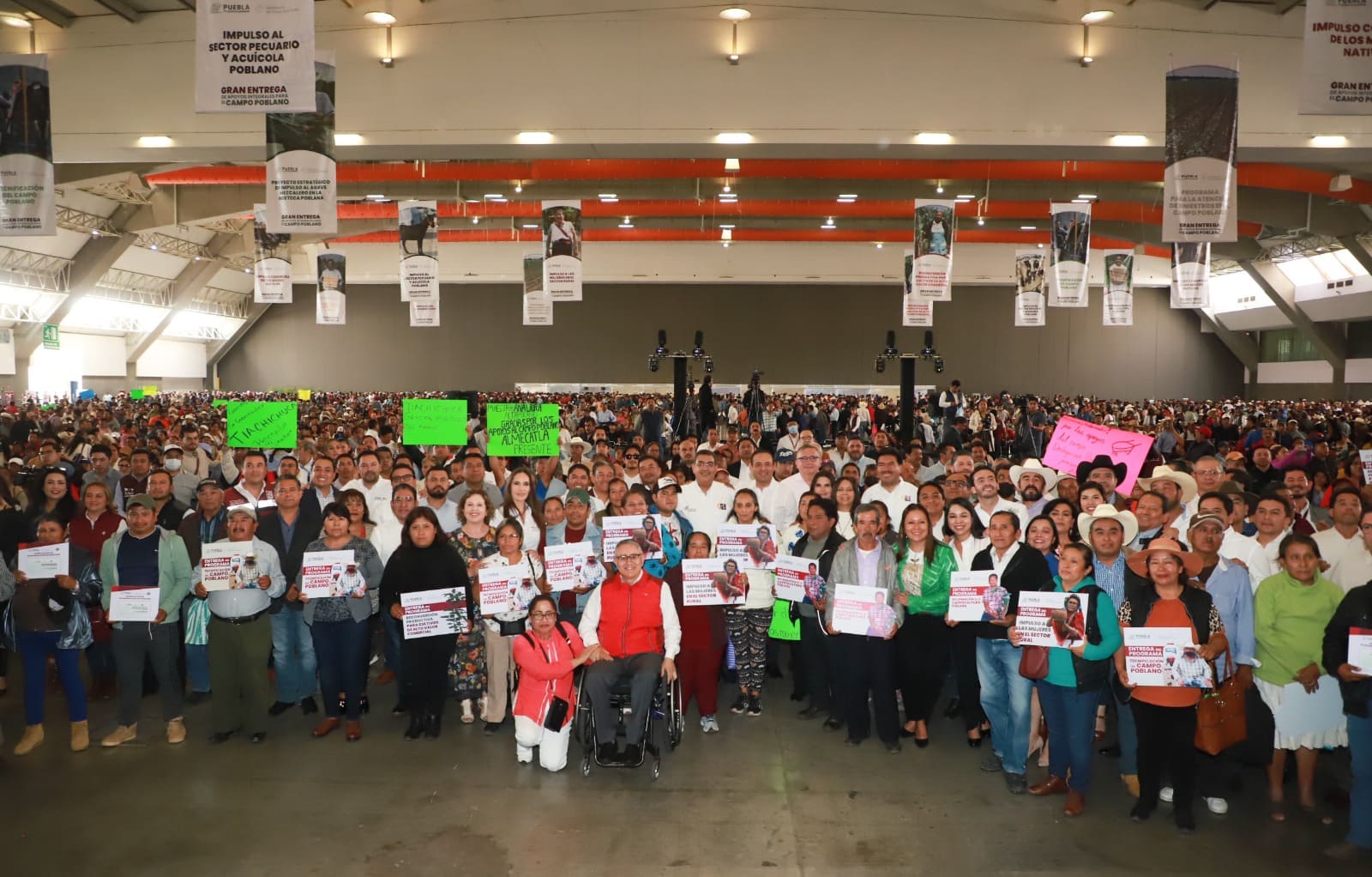 Con entrega de insumos, Gobierno Estatal cumple compromiso con sector rural