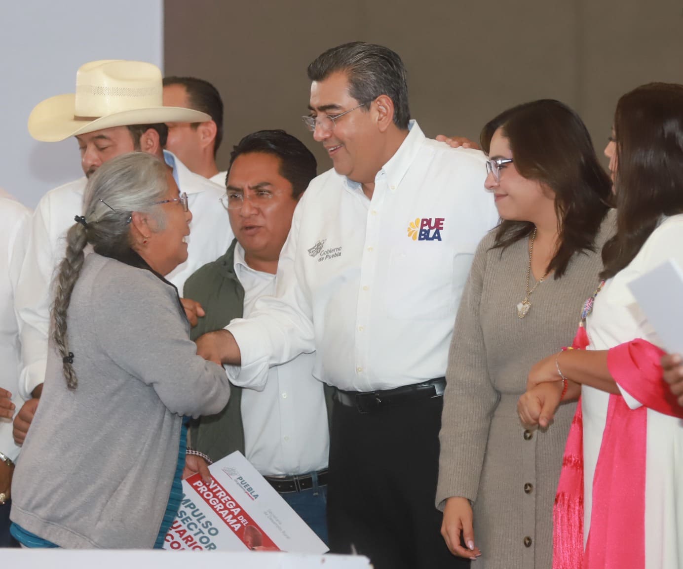 Con entrega de insumos, Gobierno Estatal cumple compromiso con sector rural