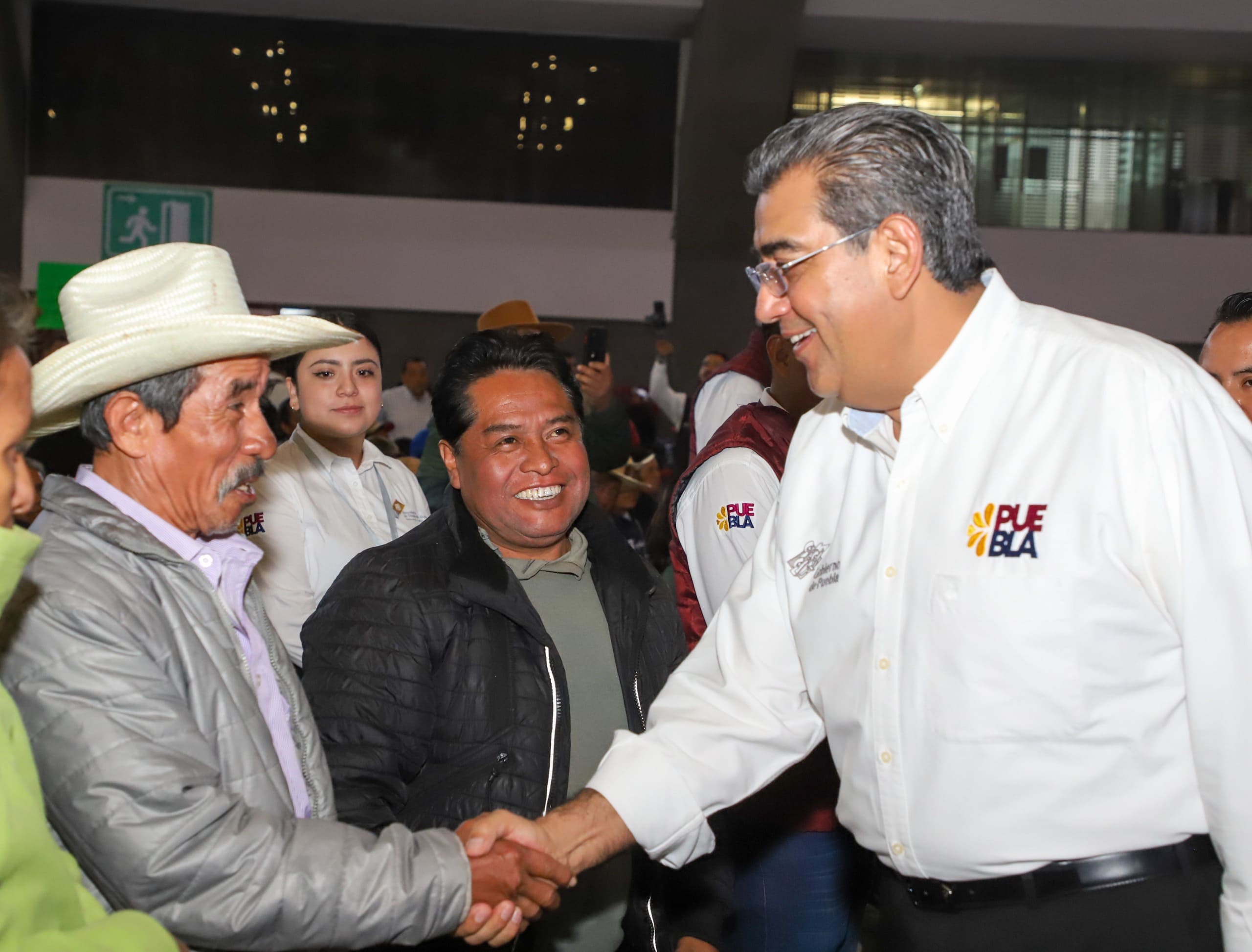 Con entrega de insumos, Gobierno Estatal cumple compromiso con sector rural