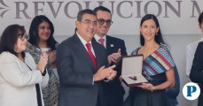 Entregan medalla ‘Carmen Serdán’ a la bailarina Elisa Carrillo por su aporte a la cultura