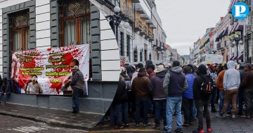 Plantón en el Congreso: Pobladores de Coyomeapan exigen destitución de alcalde