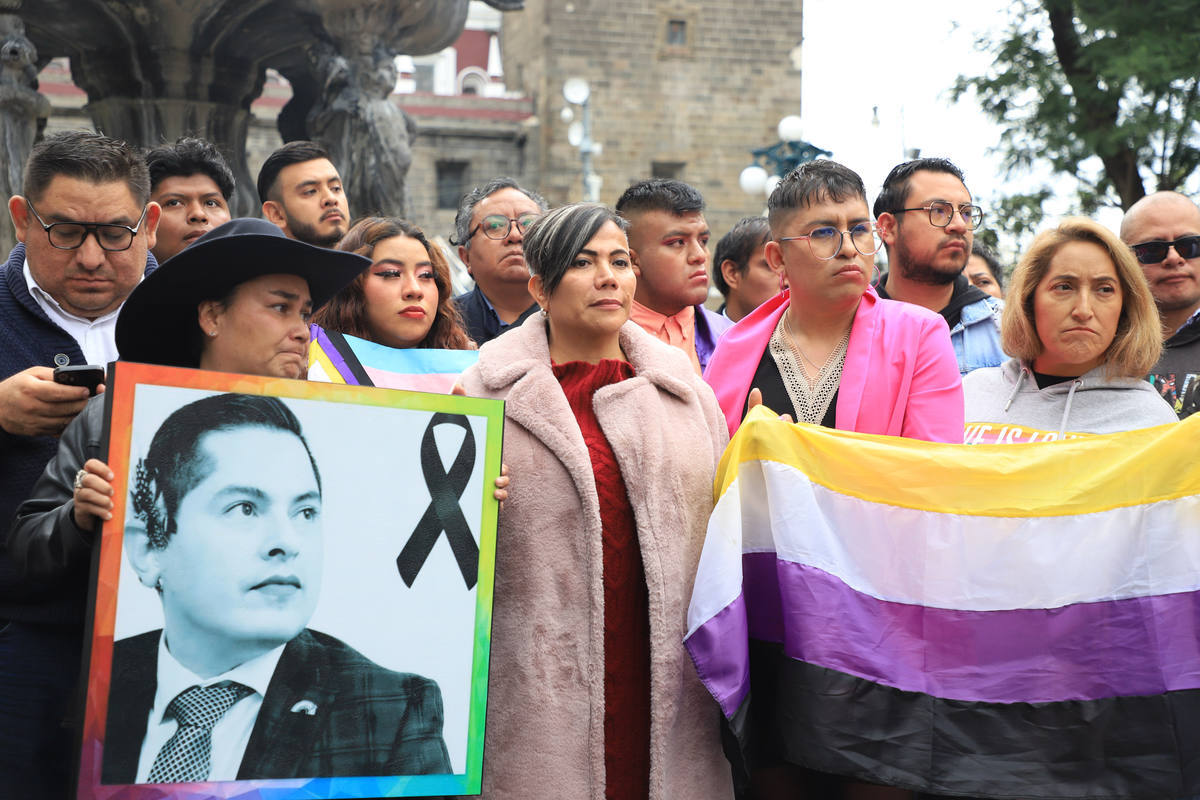 La primera legisladora transgénero de México, Salma Luévano, junto a diversos grupos activistas, propuso en Puebla la Ley Ociel en homenaje a le magistrade Ociel Baena