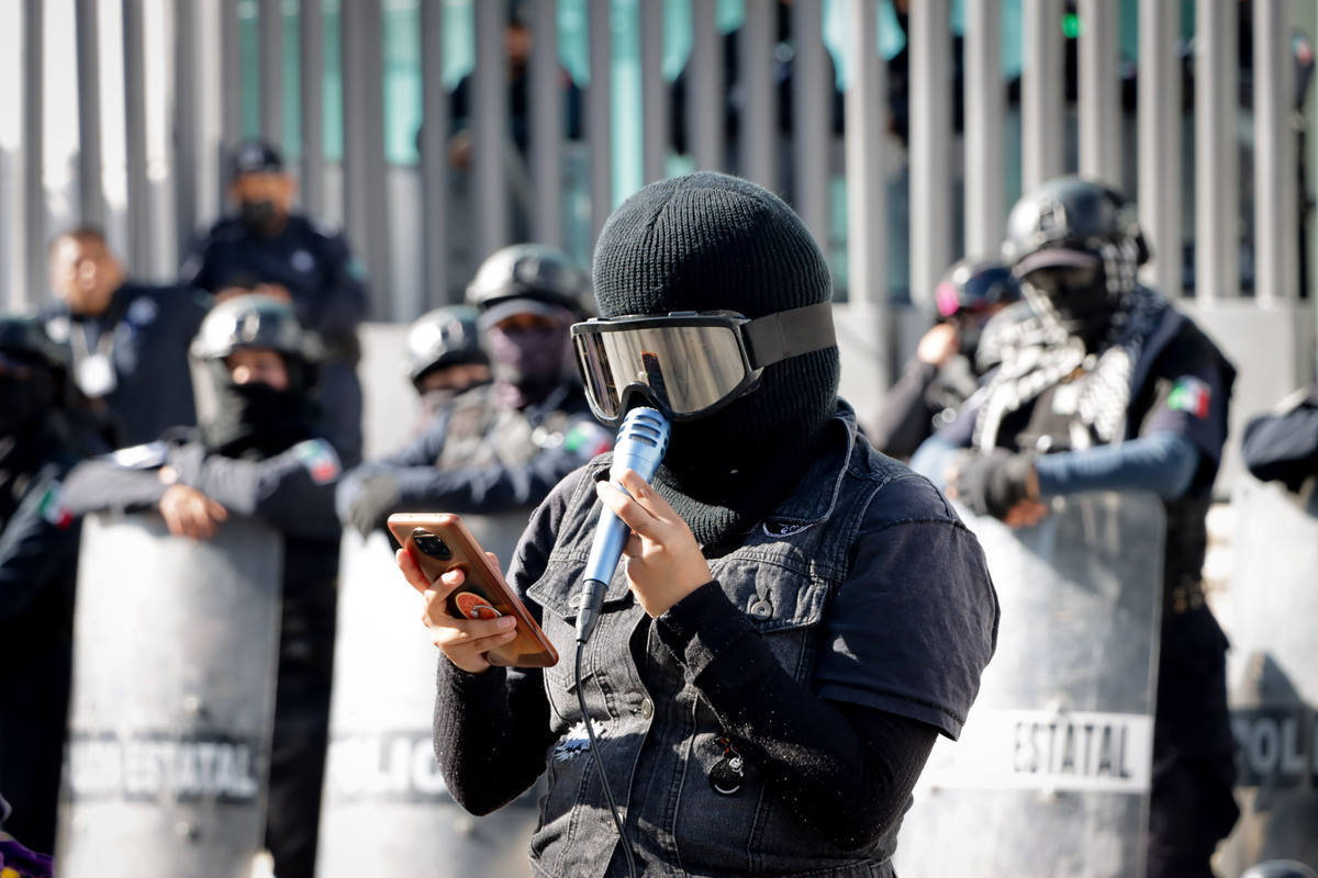 Después del pase de lista, se abrió el micrófono para las mujeres que quisieran evidenciar alguna situación de violencia de género que hayan vivido, con el objetivo de exigir justicia