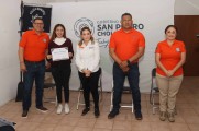 Alcaldesa Paola Angon celebra graduación de curso de manejo para mujeres