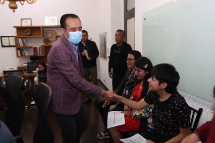 Reconocimiento a estudiantes de artes visuales por murales en centro penitenciario