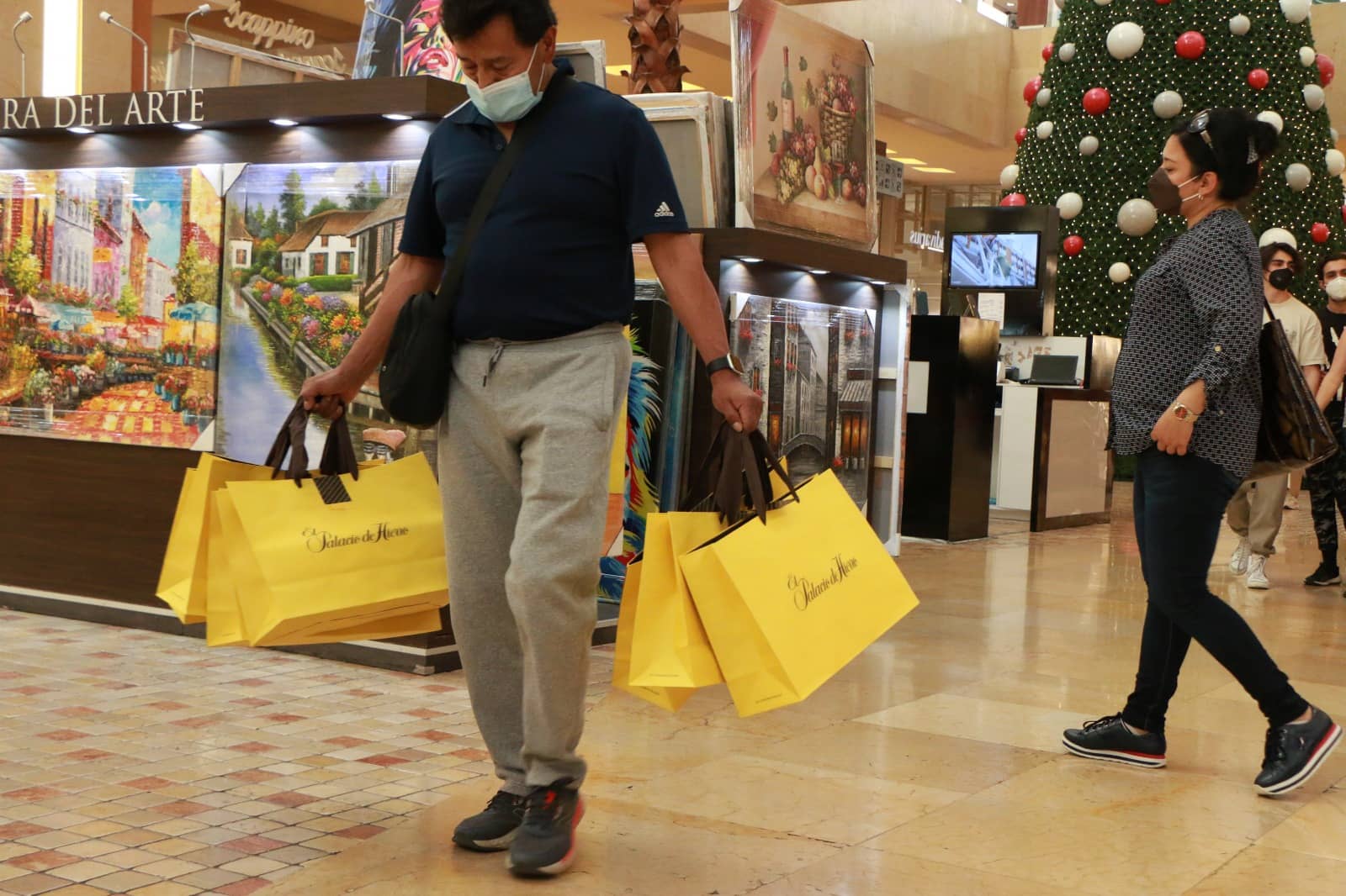 Compras navideñas después de recibir el aguinaldo