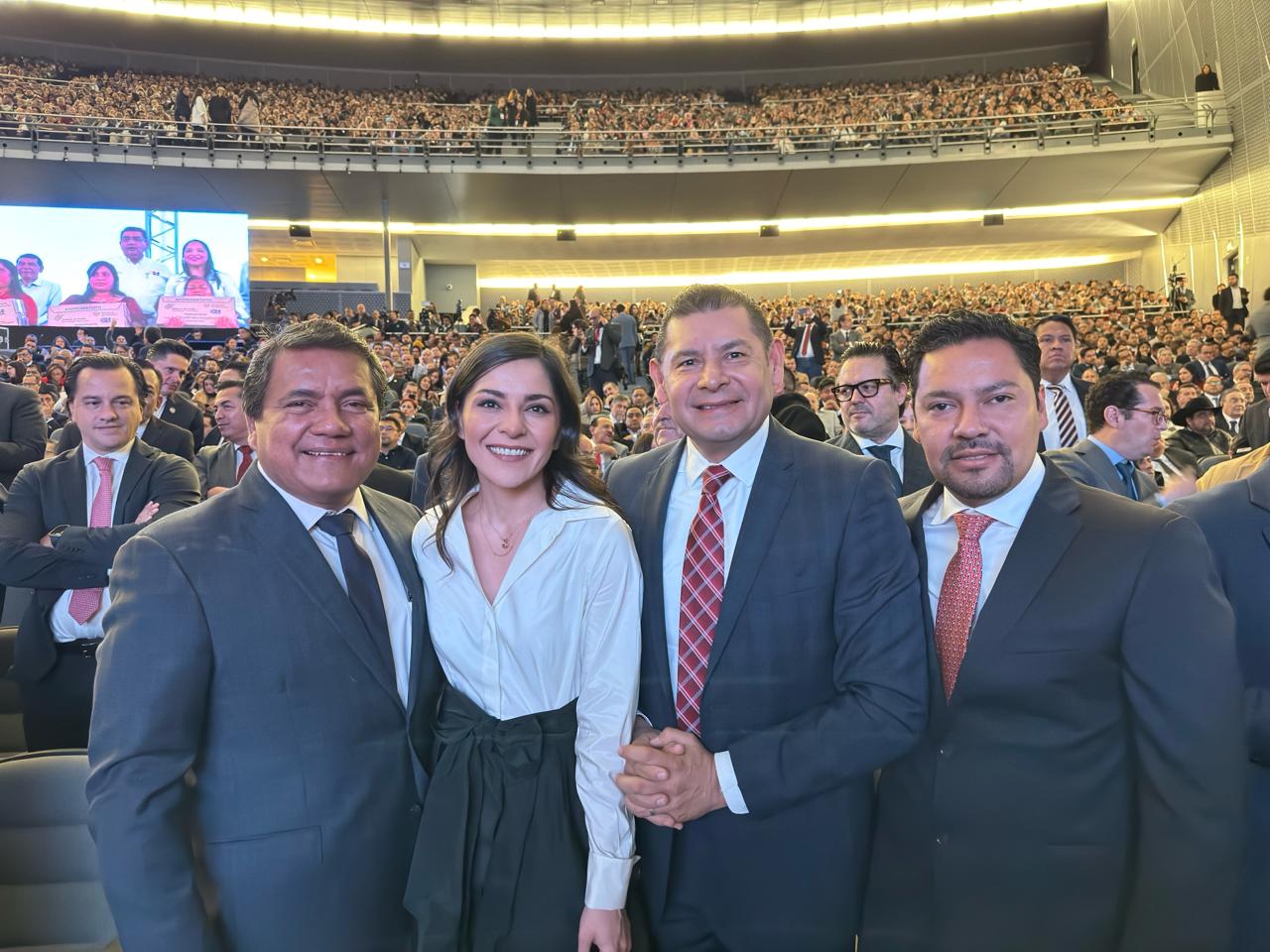 Senador Armenta elogia gestión de gobernador Sergio Salomón en Puebla