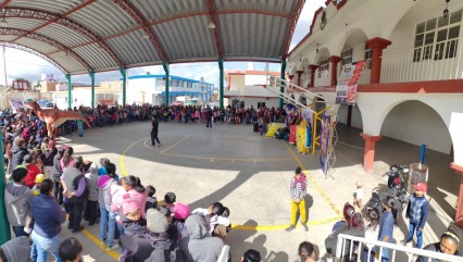 Roxana Luna Porquillo lidera caravana de reyes magos en San Pedro Cholula