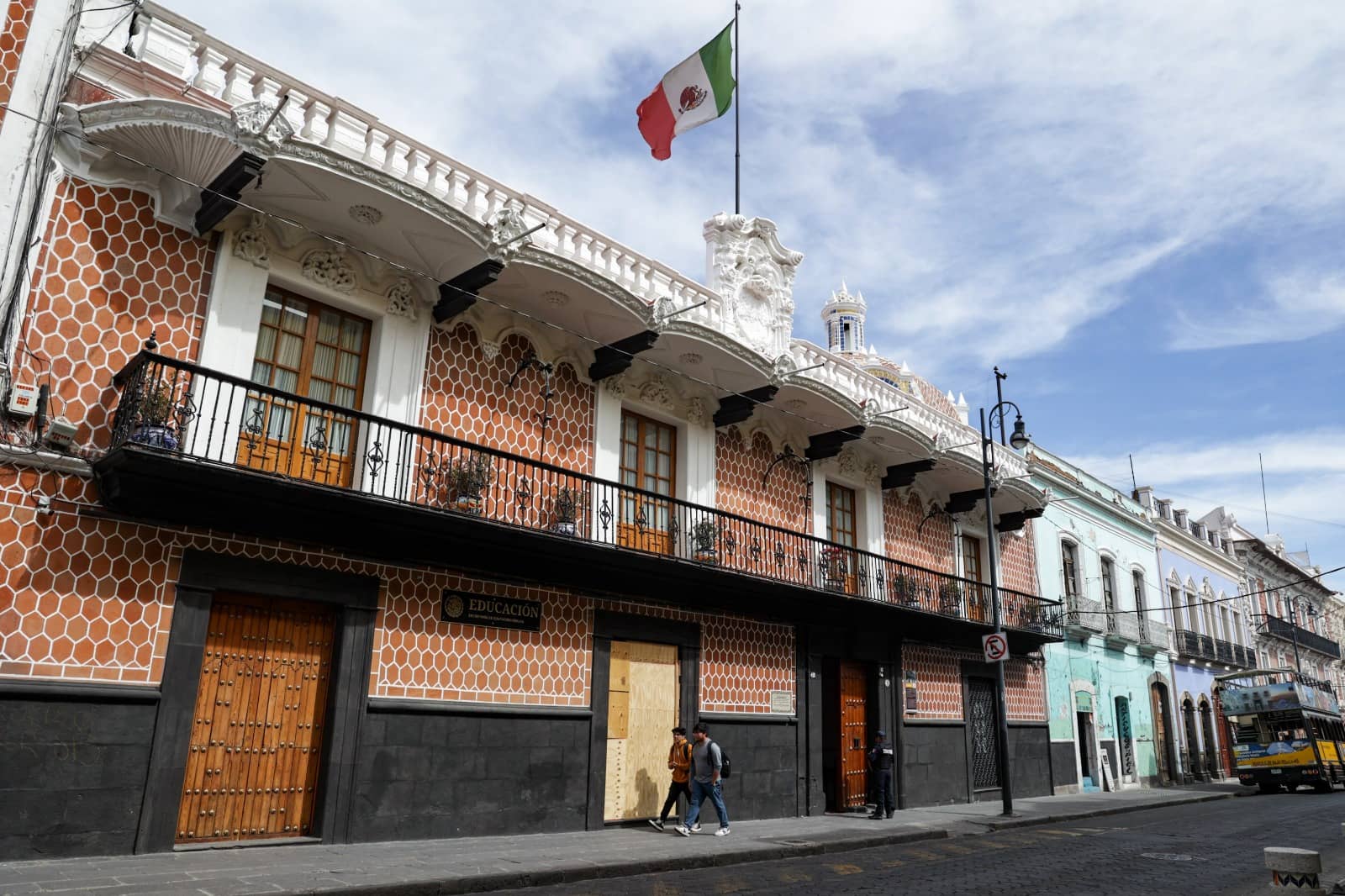 Así luce la fachada en donde se esperaba fuera la nueva sede de la SEP