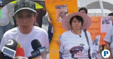 Familia de Raúl Escobedo marcha en el Centro de Puebla para exigir su aparición